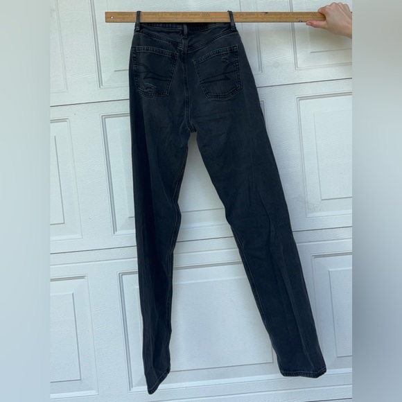 American Eagle High Waisted Mom Jeans
Size 0 X-Long - Picture 2 of 2
